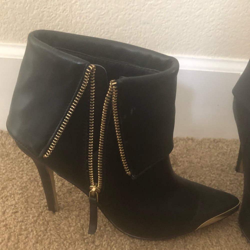 Black boots size 8